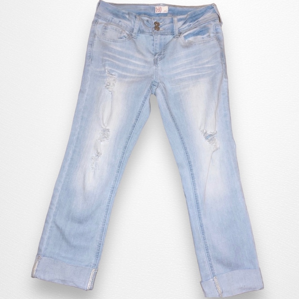 REPURPOSED LIGHT WASH DENIM LOW RISE CAPRIS